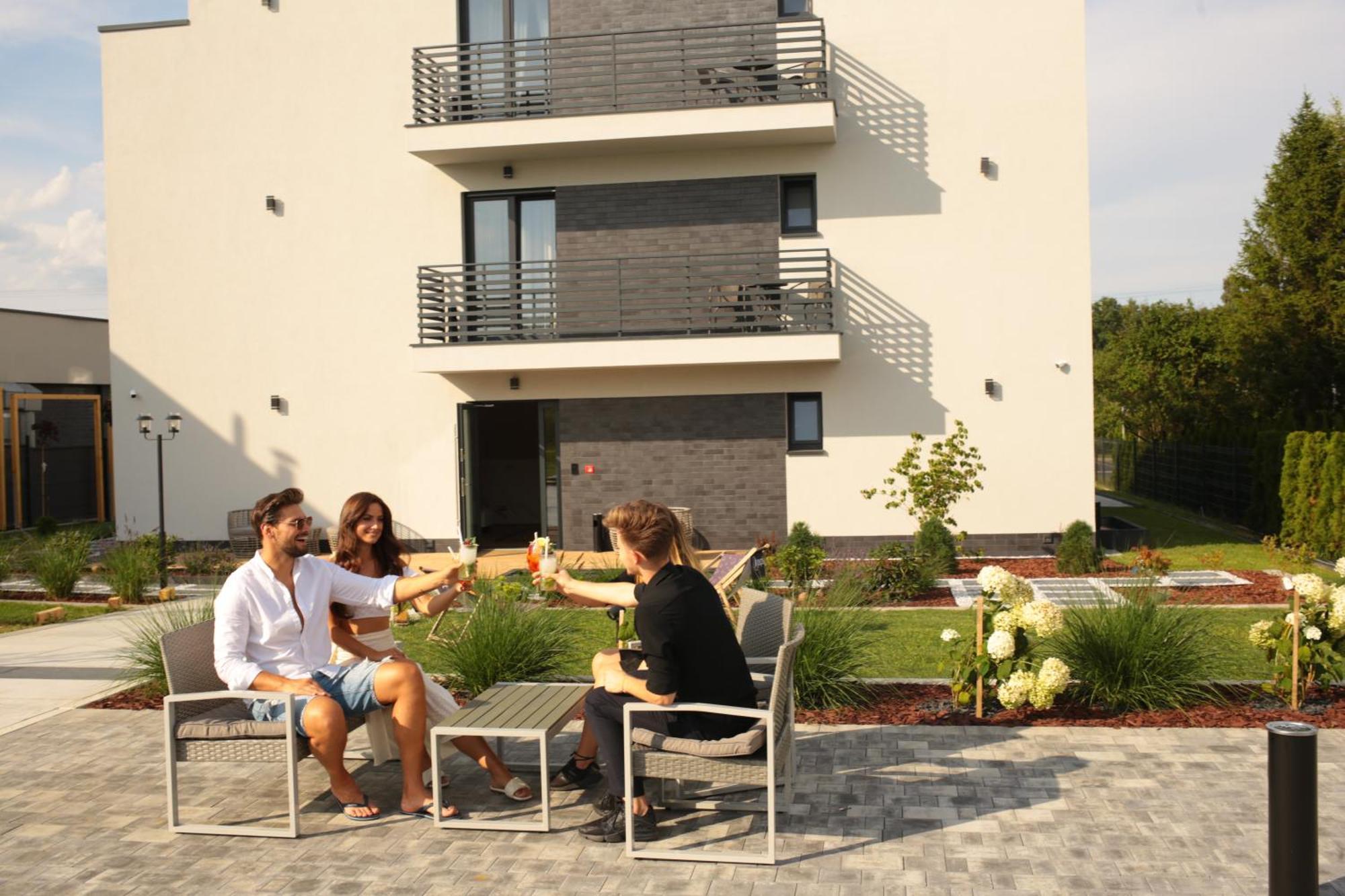 Resto Inn - Smart Apartamenty Blisko Energylandii Polwies Exterior photo